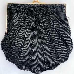 ✨3/$30✨ Carla Marchi Small Beaded Clamshell Bag